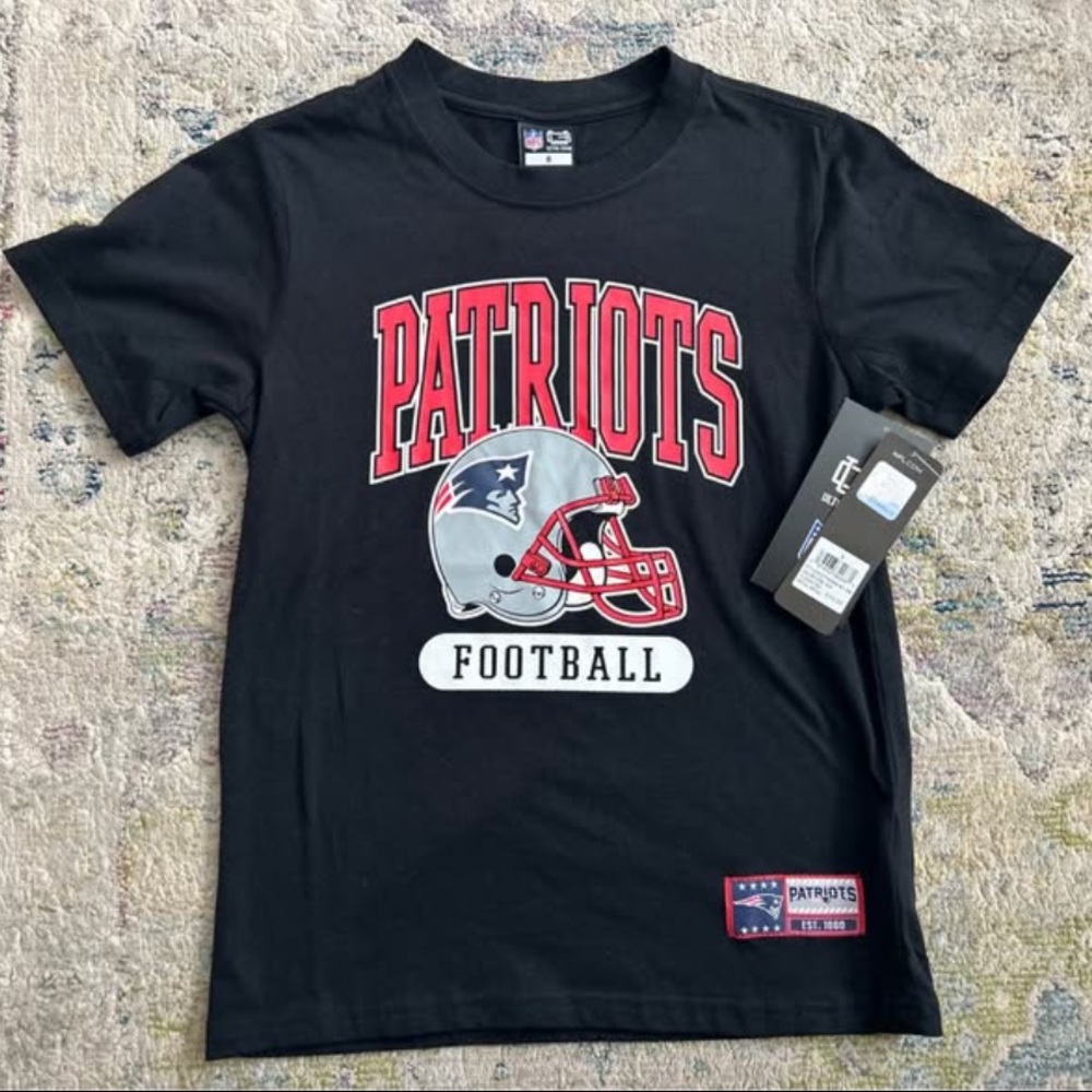 NWT NFL Patriots Football Graphic T-shirt Kids Size 8